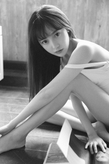 女子被地铁拖行